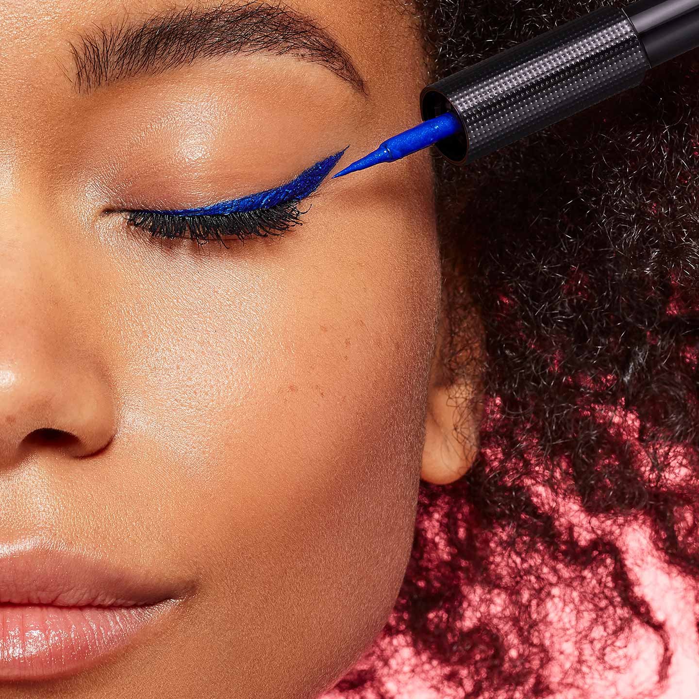 Infaillible Automatic Grip 24H Matte Liquid Liner 02 Blue Detail